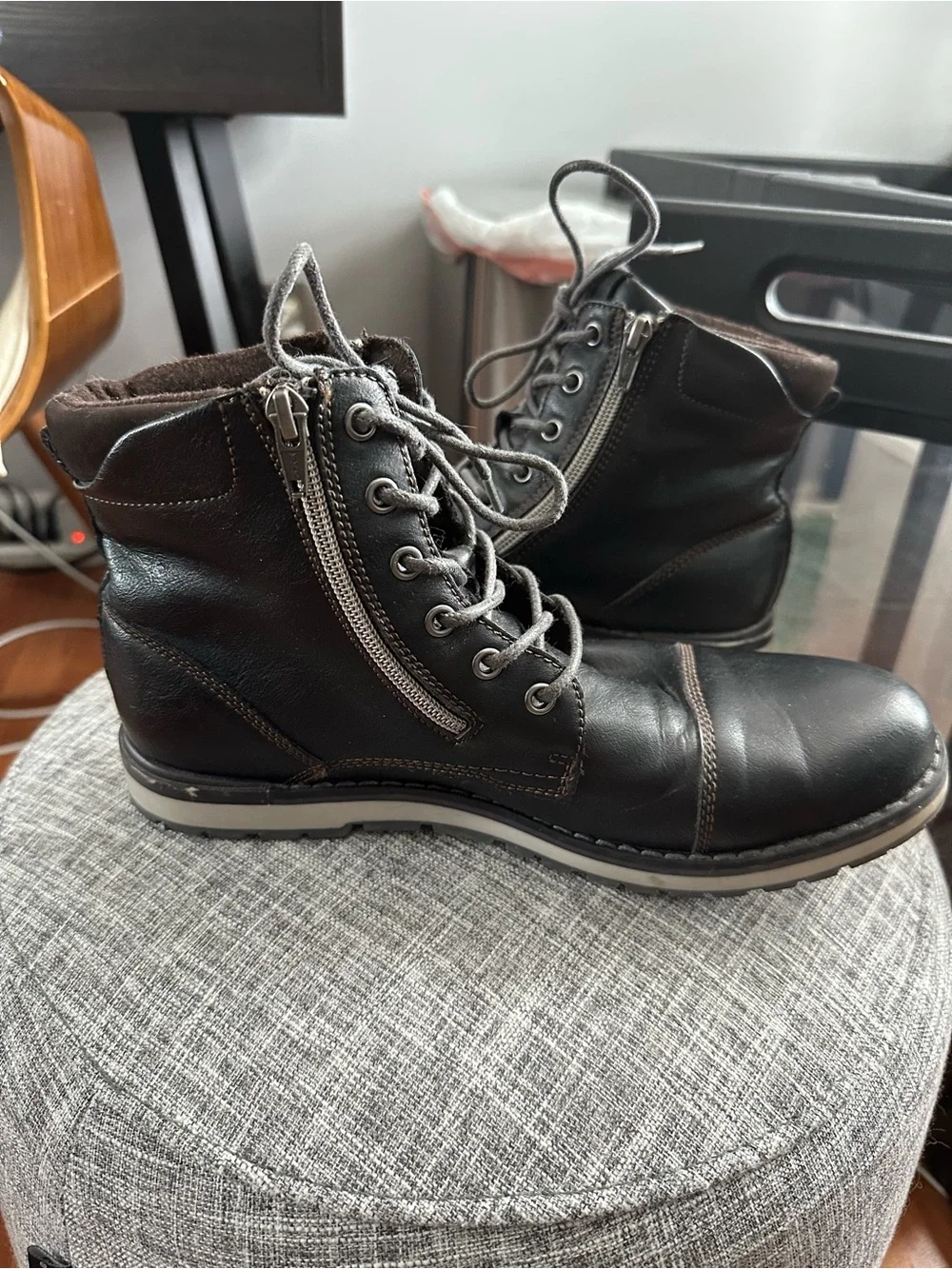 Rock & Republic Men's Black Leather Lace-Up Boots with Side Zipper